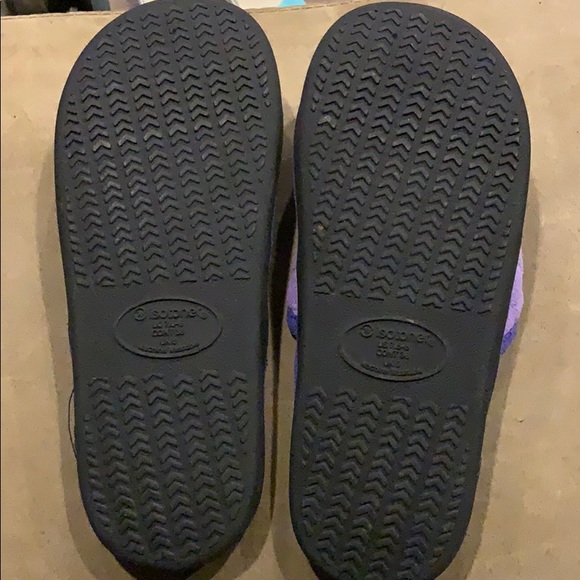 isotoner slippers - Picture 2 of 3